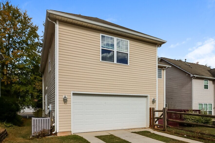Building Photo - 6110 Colonial Garden Dr