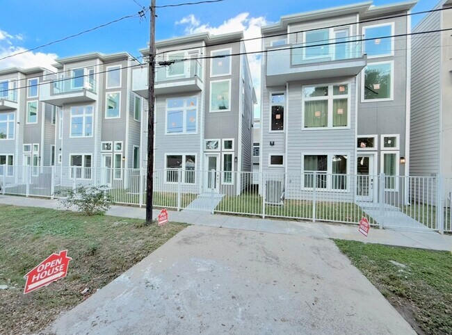 Building Photo - 6715 St Augustine St