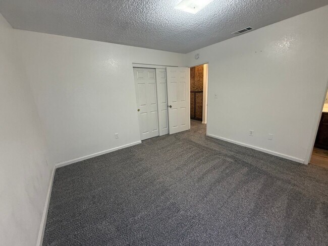 Building Photo - 20318 Thunderbird Rd