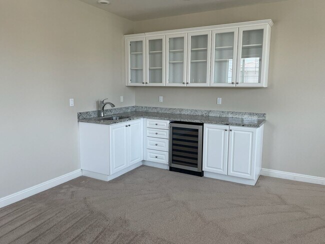 Building Photo - Stunning 4 bedroom home in Vista-With Solar!
