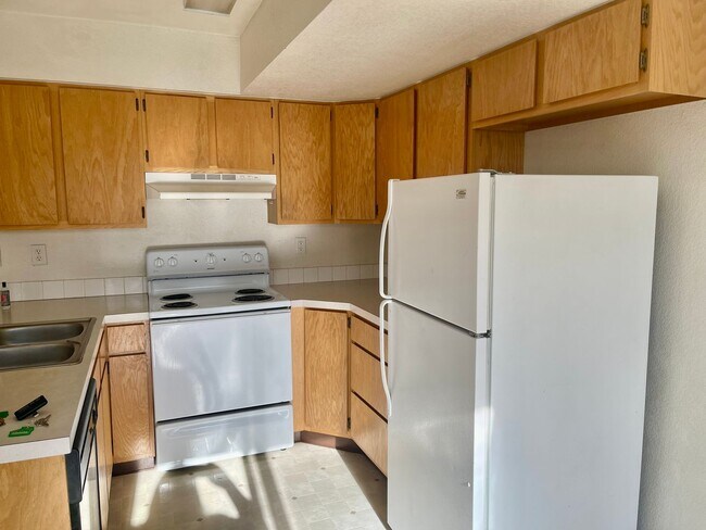 Building Photo - 2 story Duplex