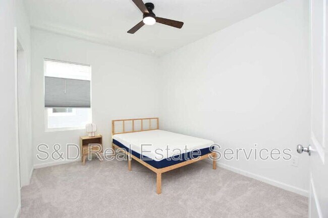 Building Photo - 349 Sol Vis Dr