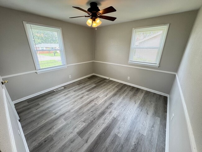 Building Photo - For Lease - 3 Bed, 1 Bath, 1350 Sqft, 0.27...