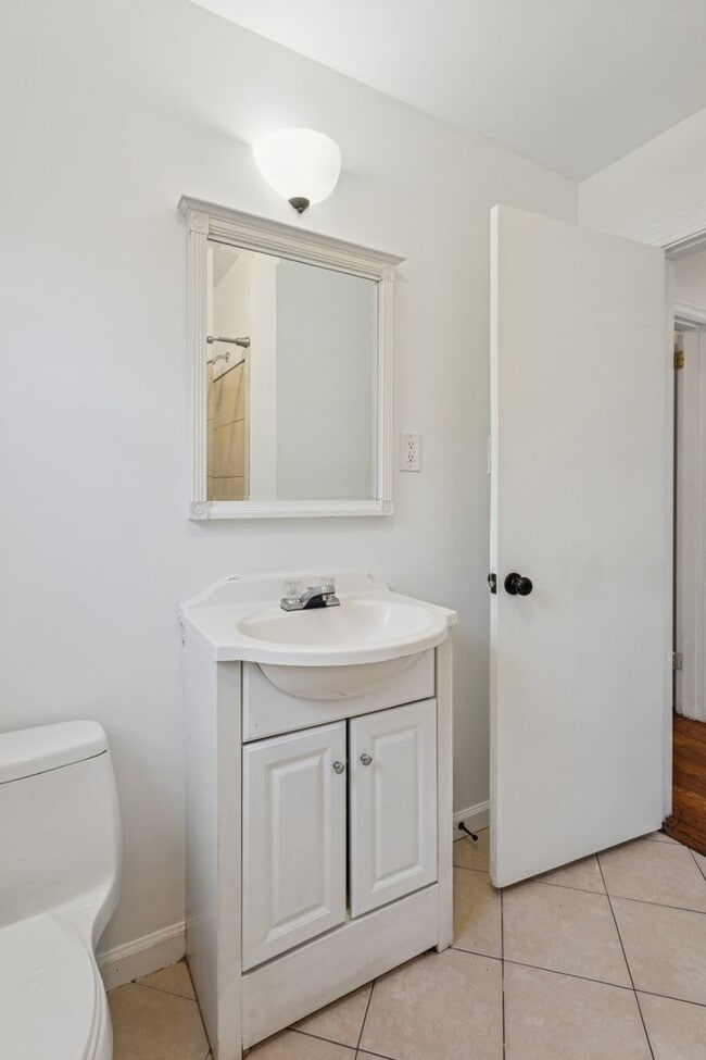 Building Photo - Christopher Shores