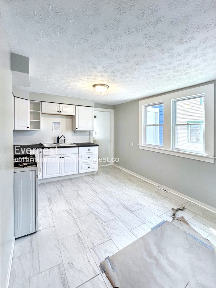 Building Photo - 1807 Denison Ave