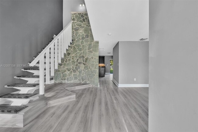 Building Photo - 14212 NE 4th Ave