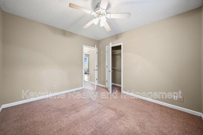 Building Photo - 704 Peachers Dr