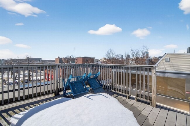 Building Photo - 170 W 3rd St