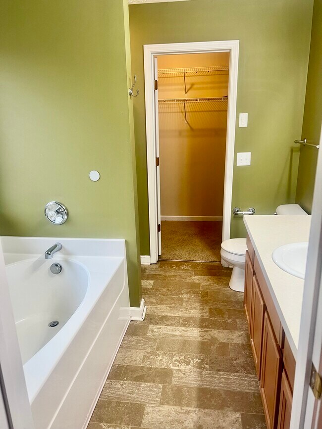 Building Photo - 2118 Erin Ln