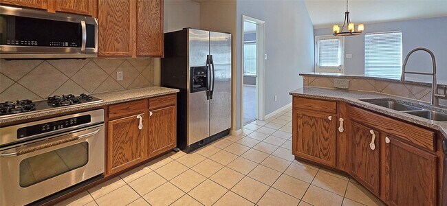 Building Photo - 2202 Drake Falls Dr