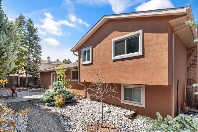 Building Photo - 5585 Escondido Dr