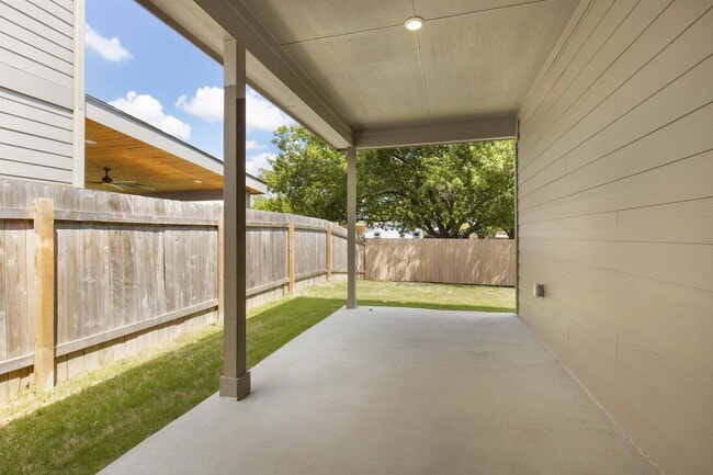 Building Photo - 924 Falkland Trace