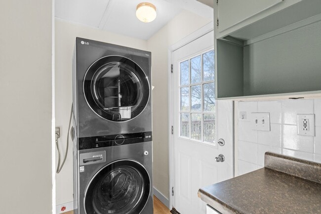 Building Photo - Charming Home with Great Layout in Sought-After Ballwin Neighborhood