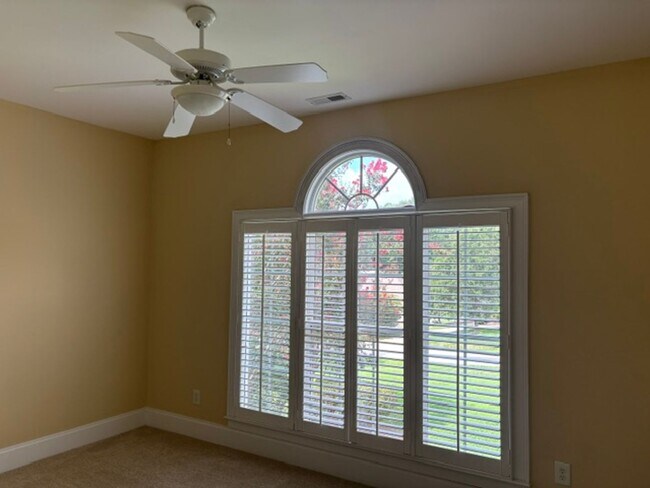 Building Photo - 43 Crooked Creek Ln