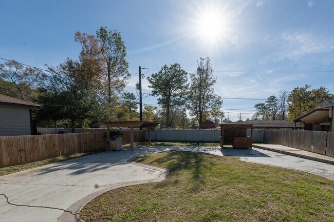 Building Photo - 9526 Nyssa St