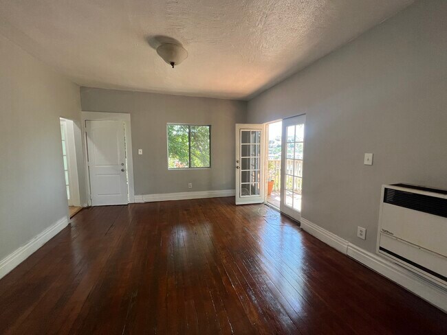 Living room - 411 Isabel St
