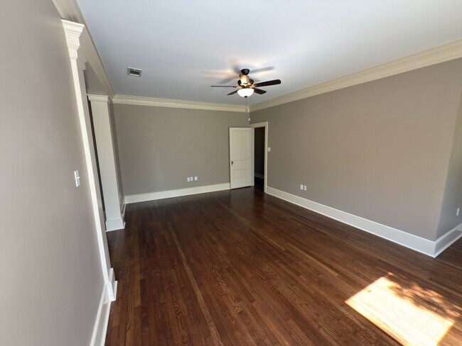 Building Photo - 3 Bed, 2 Bath Home in Southdowns - Fenced ...