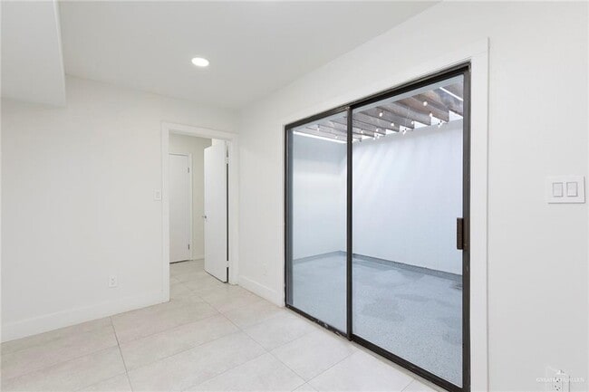 Building Photo - 21 S 5th St