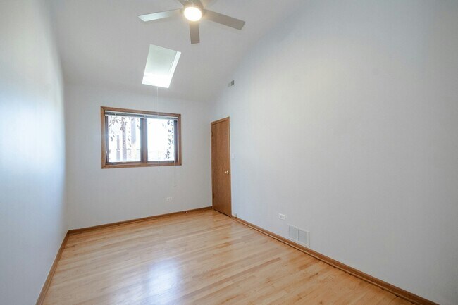 Building Photo - 2428 W Taylor St