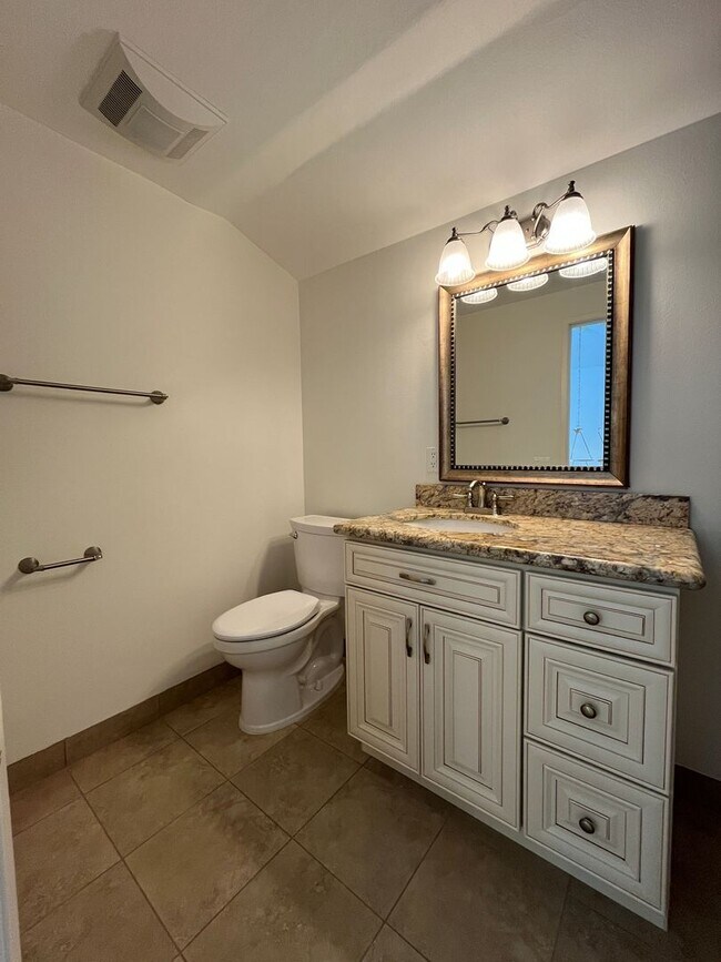Building Photo - Westlake Village 4+2.5 w/pool, spa, green belt + lake access!
