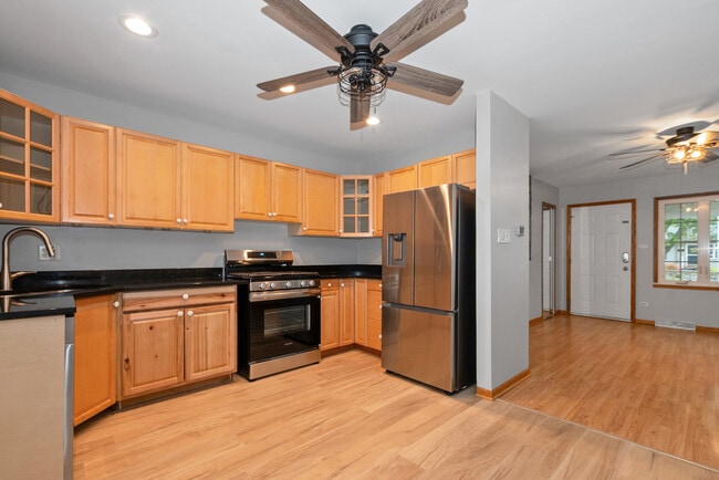 Building Photo - 8818 Fairway Dr