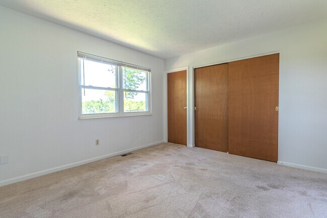 Building Photo - 1047 Alpine Ct