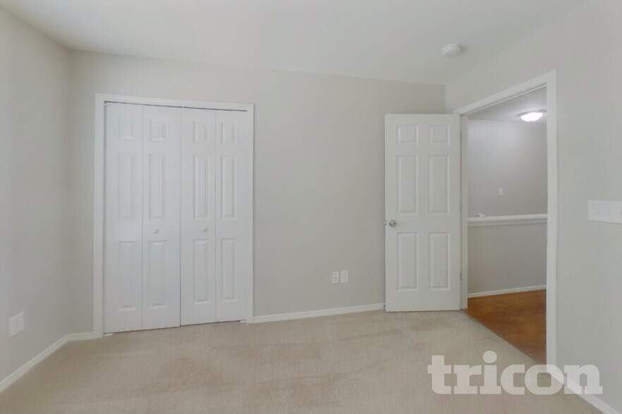 Building Photo - 2226 Buckleigh Dr