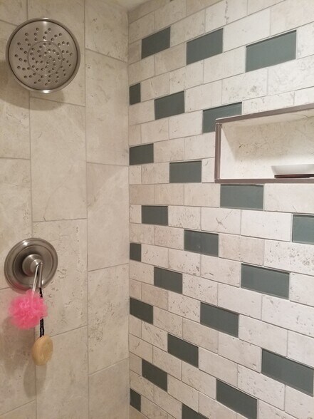 Lower Level Shower - 8119 Maple Dr