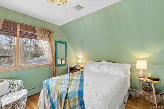 Building Photo - 1050 Pine Ave