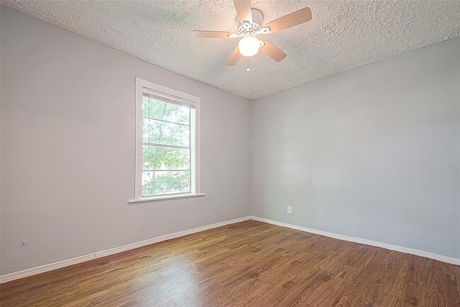 Building Photo - 4810 Carmen St