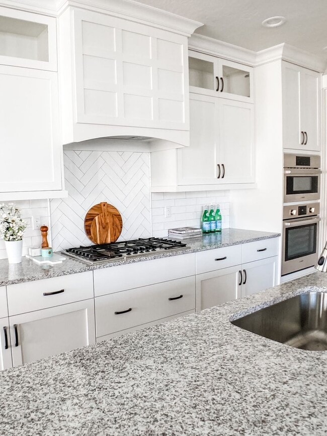 Building Photo - 3 Bedroom 3 1/2 Bathroom Home Located on a Corner Lot in Harris Ranch