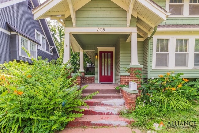 Building Photo - Gorgeous Home!!