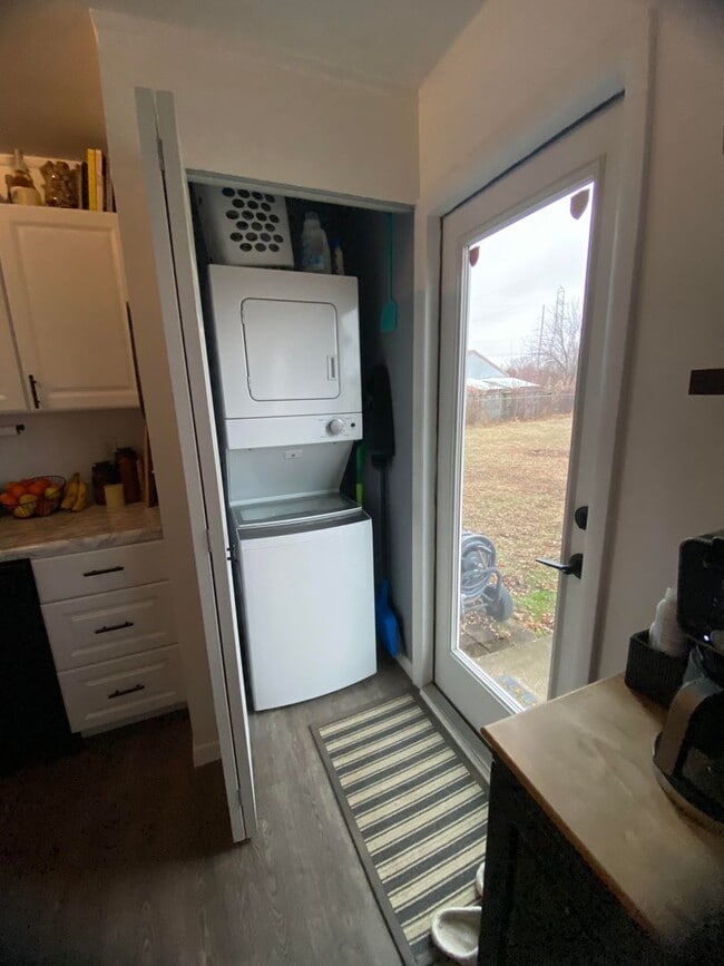 Building Photo - Single-Family Home