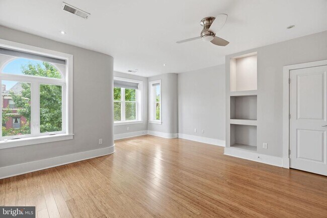 Building Photo - 2128 1st St NW