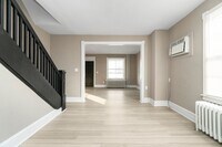 Building Photo - 458 Main St