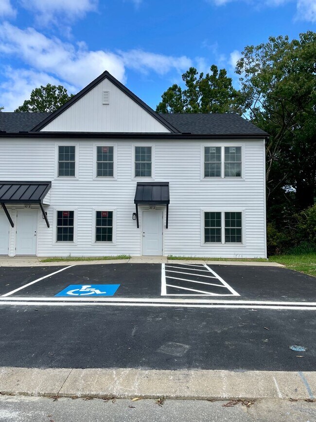 Building Photo - 40 Longfellow Dr