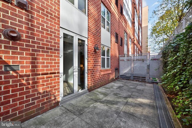 Building Photo - 1300 N St NW