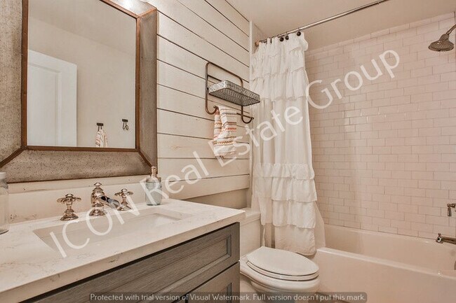 Building Photo - 3/2 Home on large lot in Woodstock