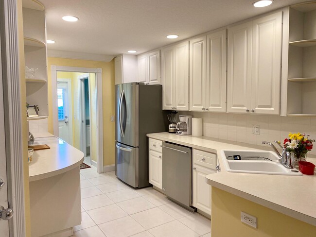 Building Photo - 3277 E Community Dr