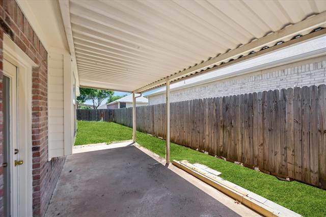 Building Photo - 3933 Parkhaven Dr