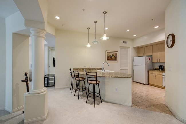 Building Photo - STUNNING 3 BEDROOM 2 FULL BATH FIRST FLOOR...