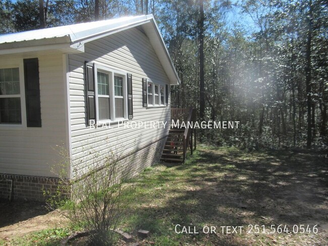 Building Photo - 2 Bedroom 1 Bath Remodeled Home off Moffet...