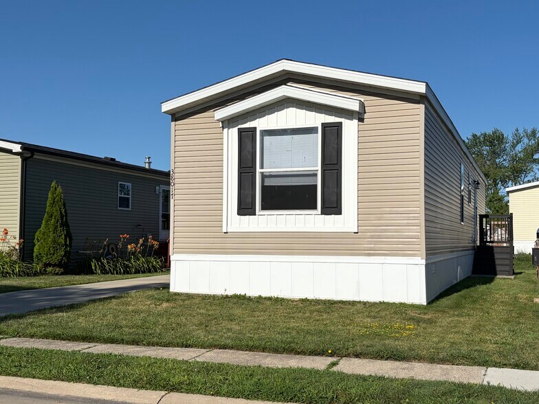 Building Photo - 38017 Le Chateau Blvd