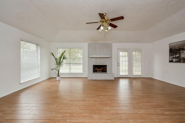 Building Photo - 3315 Honey Creek Dr