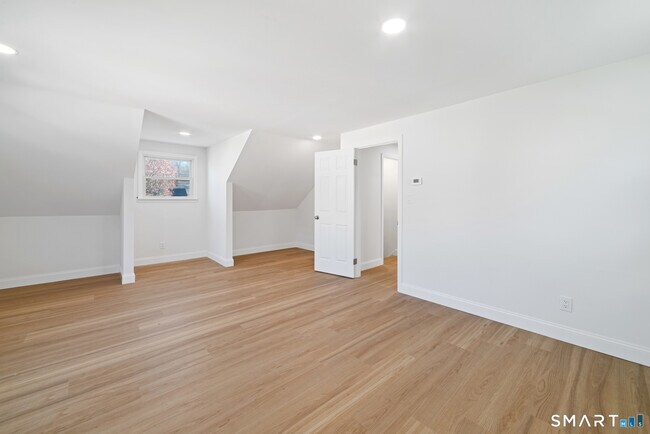 Building Photo - 141 Colony Ave