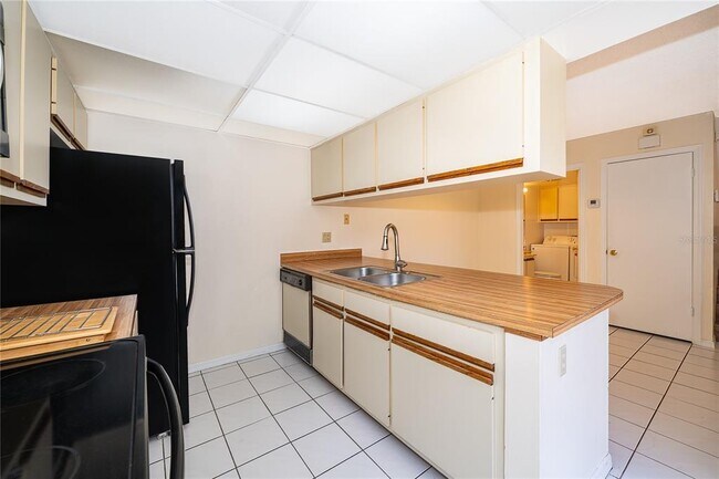 Building Photo - 5258 Coral Ct