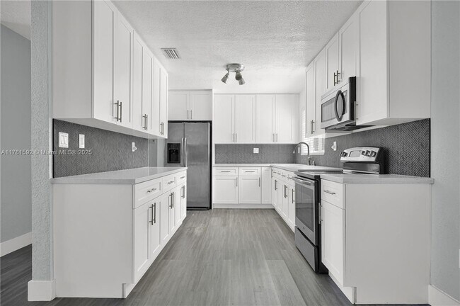 Building Photo - 30100 SW 168th Ct