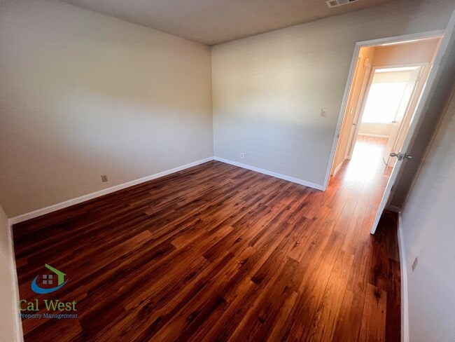 Building Photo - $2,895 Cute cozy 2/1 Condominium in South ...