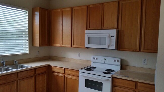 Building Photo - 4982 Town Terrace S