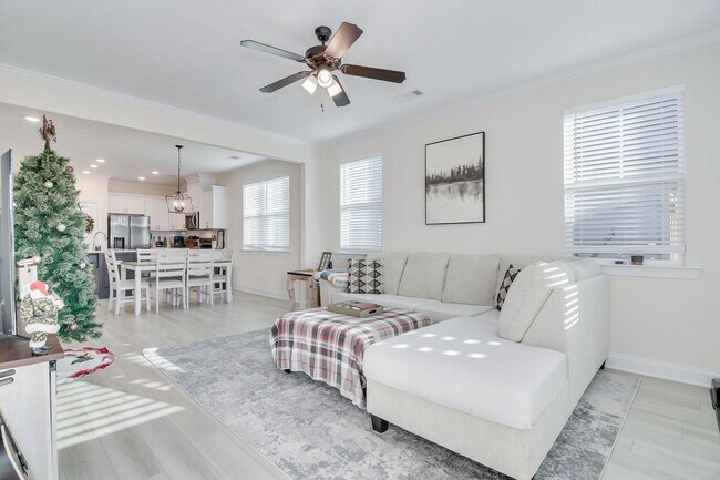 Building Photo - 3 Bedroom 2 Bathroom Ranch